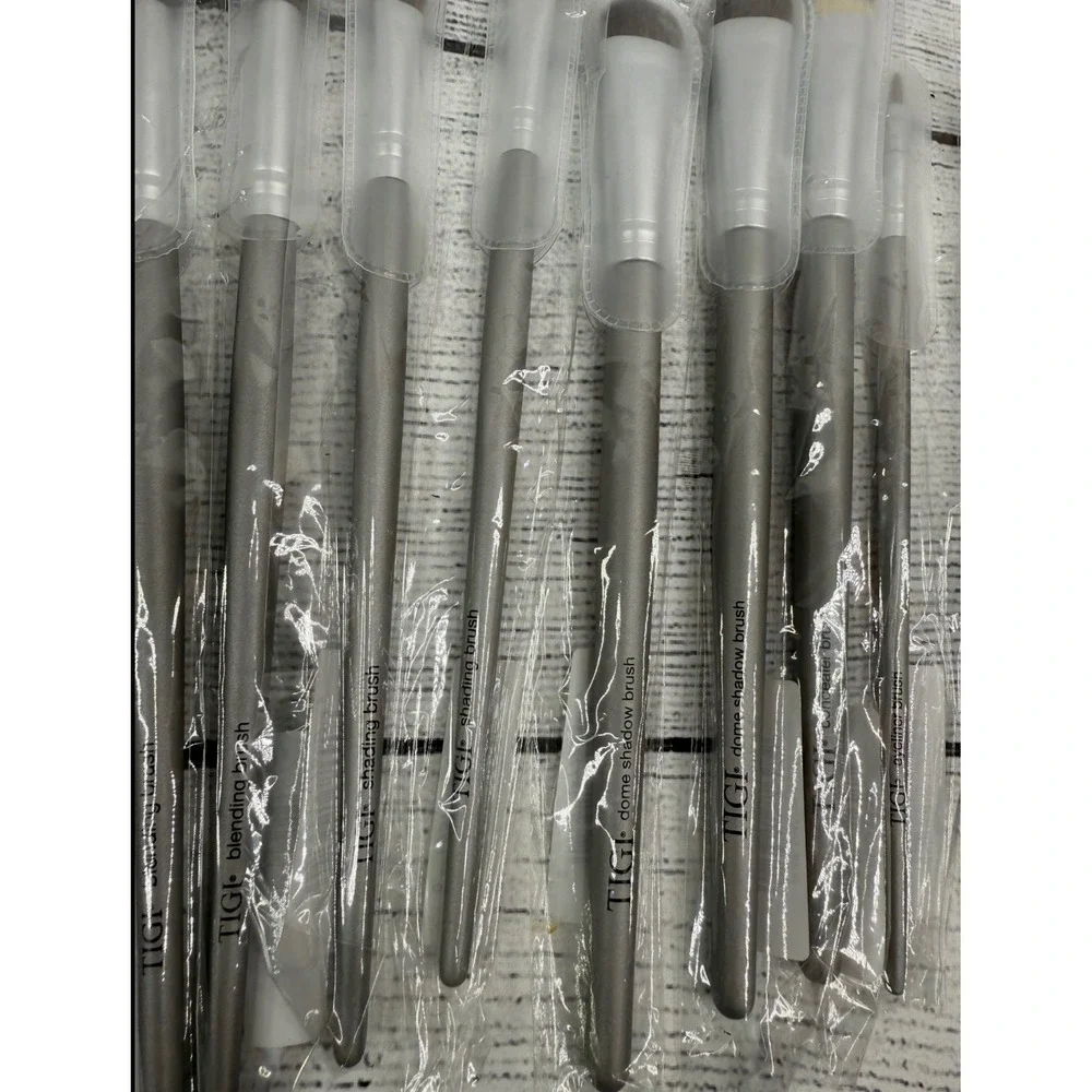 TIGI Professional Makeup Brush set 13 Piece some duplicates